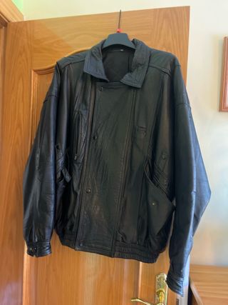 Cazadora cuero negra hombre
Da bastante talla, 