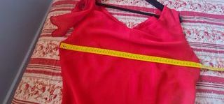 Vestido rojo fiesta y bolso a juego