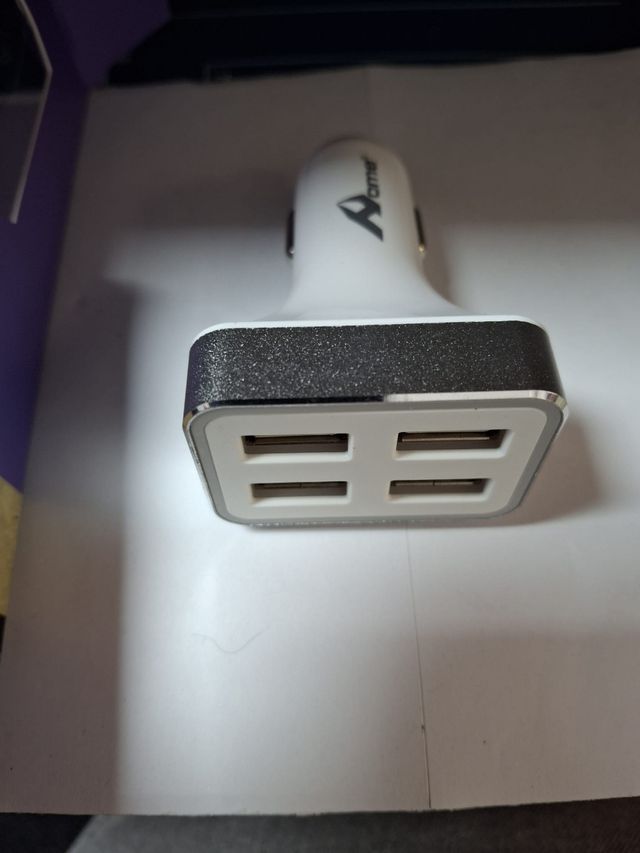 Adattatore da auto USB OME 4 più cavo di ricarica