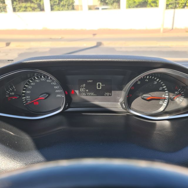 Peugeot 308 1.2 PureTech MANUAL POCOS KM