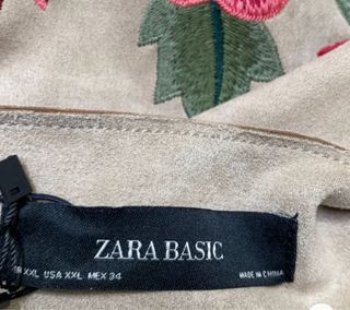 Abrigo Zara flores talla M