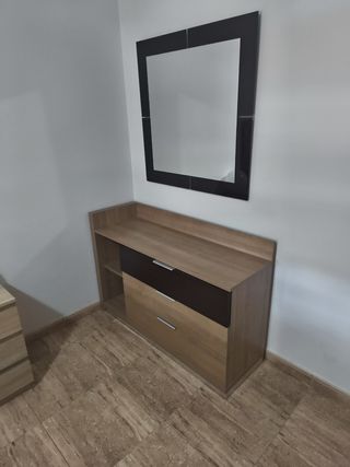 Cómoda con espejo - Dormitorio