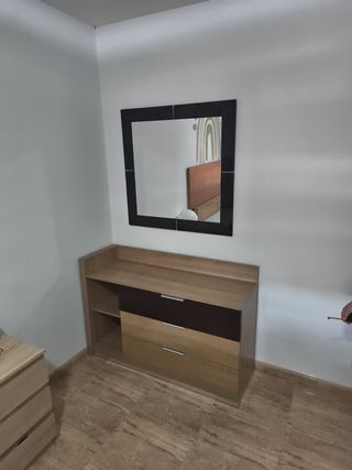 Cómoda con espejo - Dormitorio
