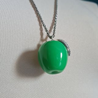 Collana mela Avon verde