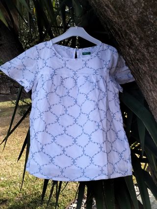 Blusa Benetton branca c/azul - 10 anos