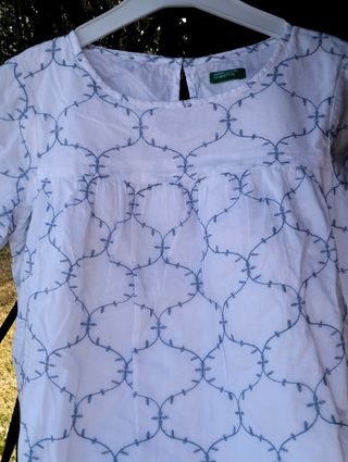 Blusa Benetton branca c/azul - 10 anos