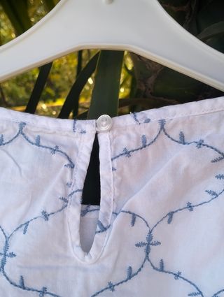 Blusa Benetton branca c/azul - 10 anos