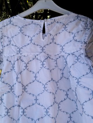 Blusa Benetton branca c/azul - 10 anos