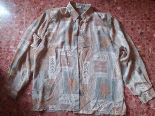 Camisa beige y gris estampada