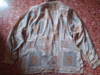 Camisa beige y gris estampada