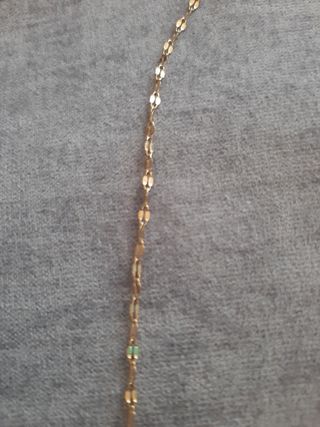 Gargantilla caracola dorada y blanca