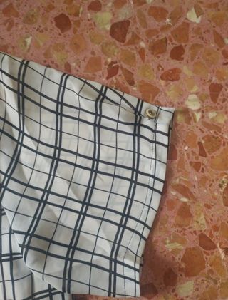 Blusa blanca y negra a cuadros