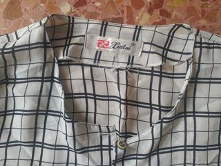 Blusa blanca y negra a cuadros