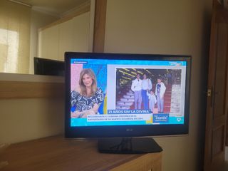 TV LG 22" negra
