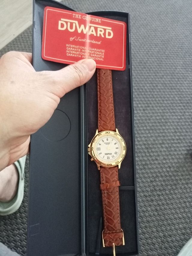 Reloj duward dorado y marron