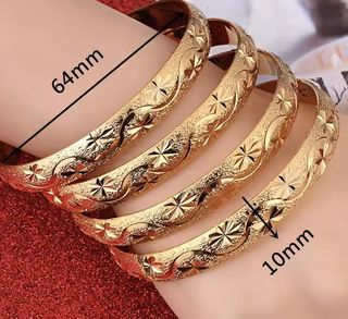 Pulseras doradas - 4 piezas