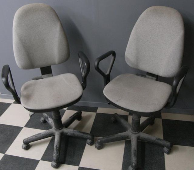 SILLA DE OFICINA GRIS