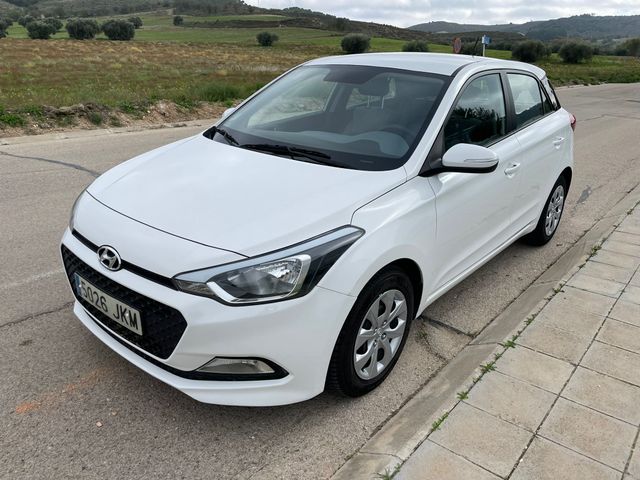 HYUNDAI i20 1.1 CRDi | Motor con Cadena, Económico