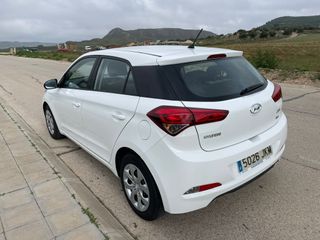 HYUNDAI i20 1.1 CRDi | Motor con Cadena, Económico