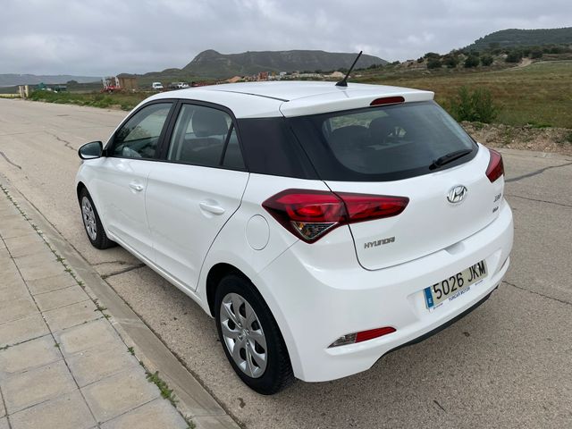 HYUNDAI i20 1.1 CRDi | Motor con Cadena, Económico
