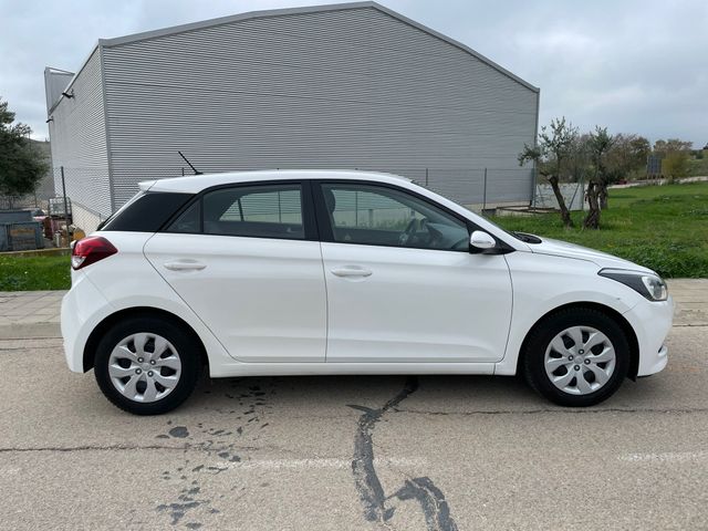 HYUNDAI i20 1.1 CRDi | Motor con Cadena, Económico