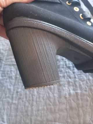 Botines negros con cordones