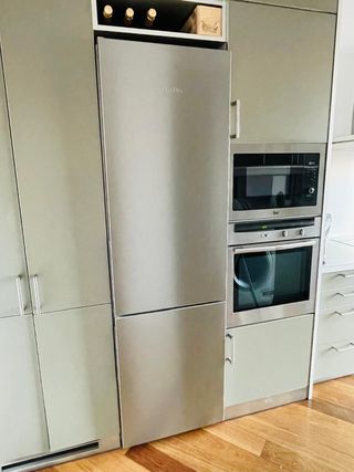 Nevera integrable acero inoxidable.