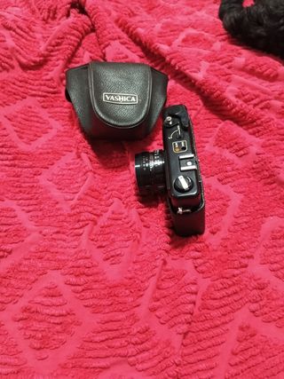 YASHICA MG-1: Cámara negra