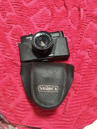 YASHICA MG-1: Cámara negra
