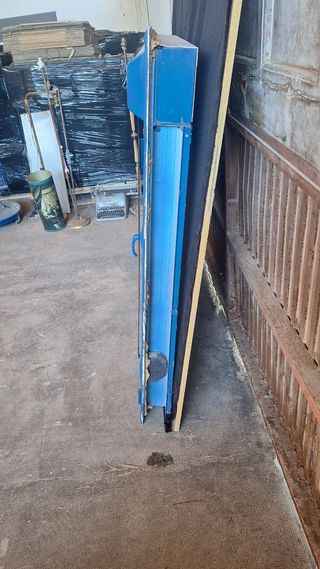 Ventana de aluminio con persiana, abatible azul 