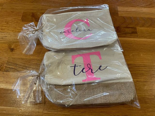 Neceseres personalizados - beige y rosa