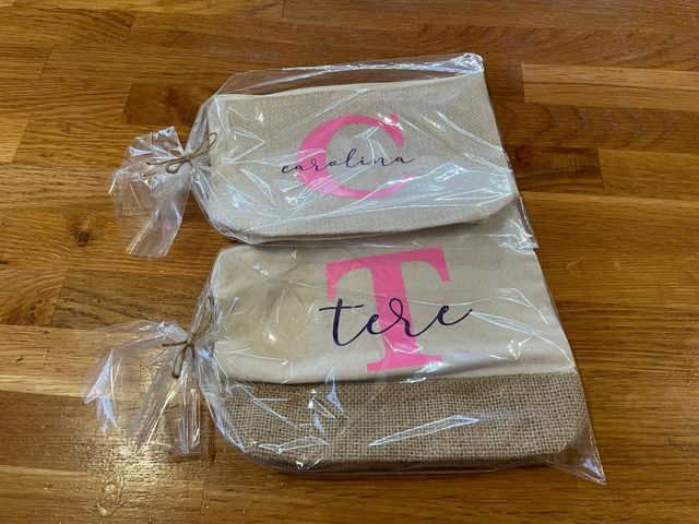 Neceseres personalizados - beige y rosa