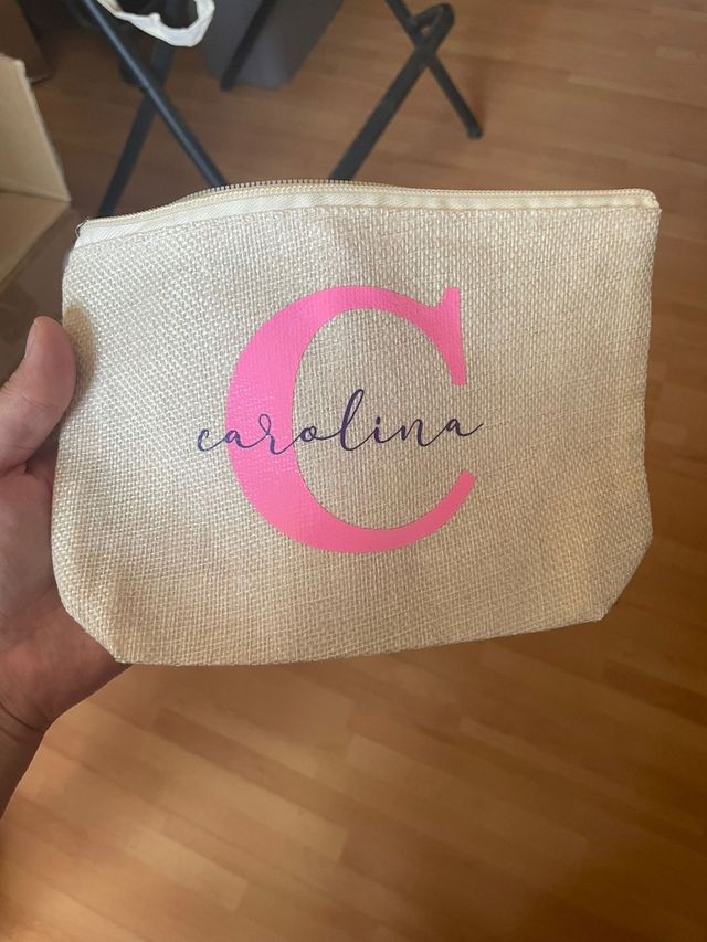 Neceseres personalizados - beige y rosa