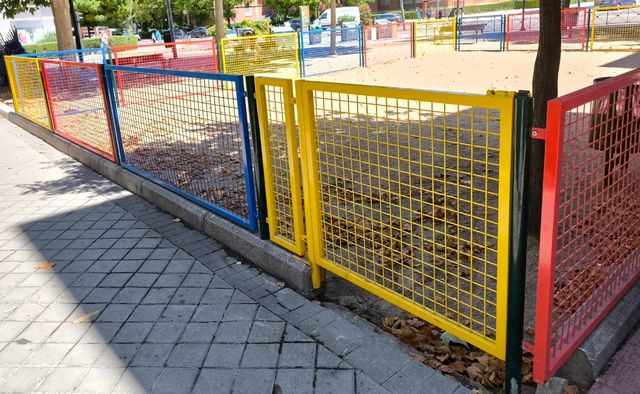 Valla infantil metálica multicolor