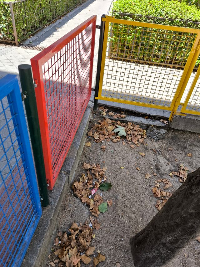 Valla infantil metálica multicolor