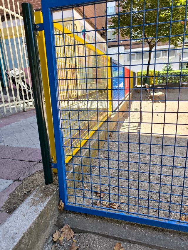 Valla infantil metálica multicolor