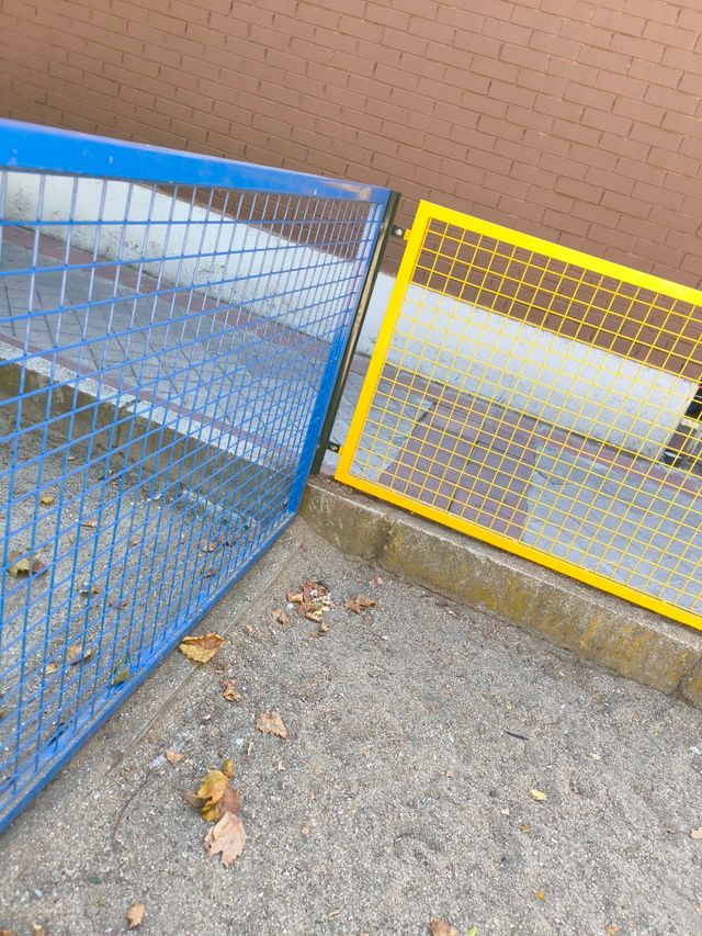 Valla infantil metálica multicolor