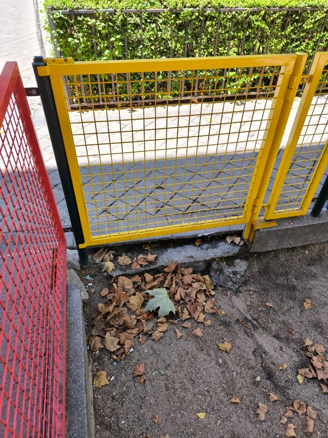 Valla infantil metálica multicolor