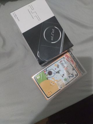 PSP 3000 + caja + funda + LocoRoco 2 