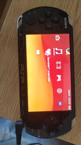 PSP 3000 + caja + funda + LocoRoco 2 