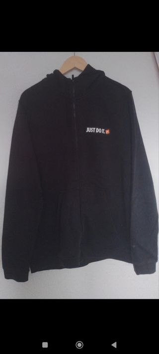 Sudadera Nike negra con capucha