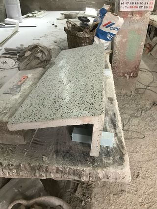 Peldaños de terrazo a medida