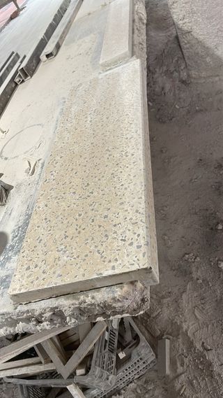 Peldaños de terrazo a medida