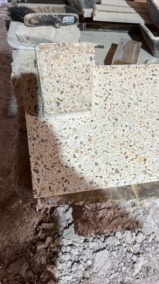 Peldaños de terrazo a medida