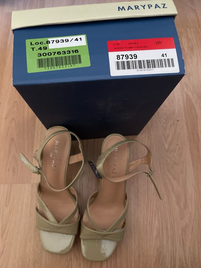 Sandalias tacon Marypaz verde oliva claro brillo