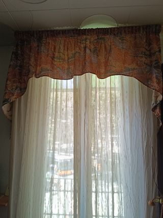 Cortines beige i estampats florals. Vintage 1985