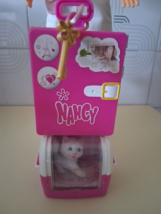 Muñeca con ropa de invierno, colección 
NANCY 