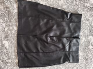 Falda Zara cuero negra XS