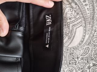 Falda Zara cuero negra XS
