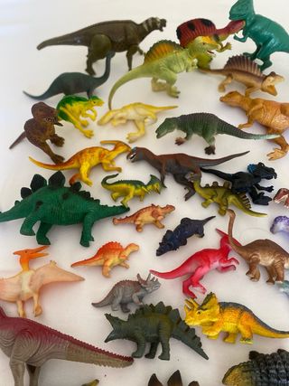 Lote de 55 Dinossauros em miniatura coloridos